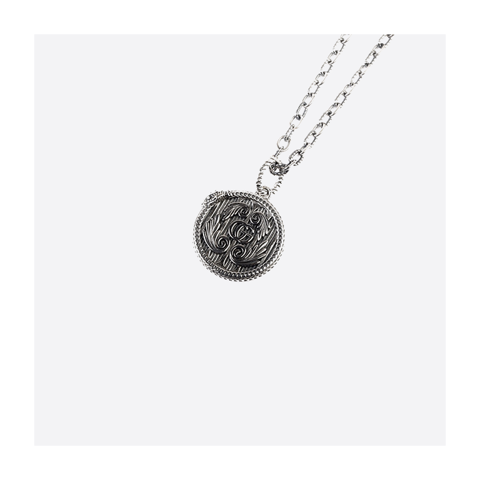 グッチ スネーク エッジが刻印された繊細なスネーク リング、ダブル G ウィングで装飾されたラウンド ペンダント ネックレス