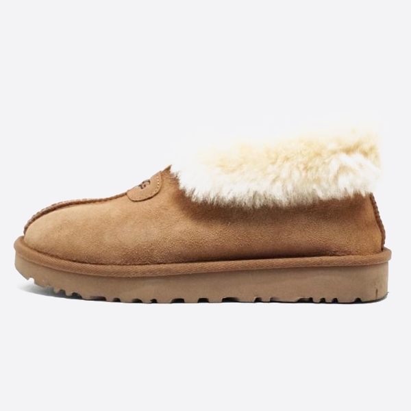 UGG クラシック ショート スリッポン アンクル スノーブーツ レディース マルーンUG1763BW014734