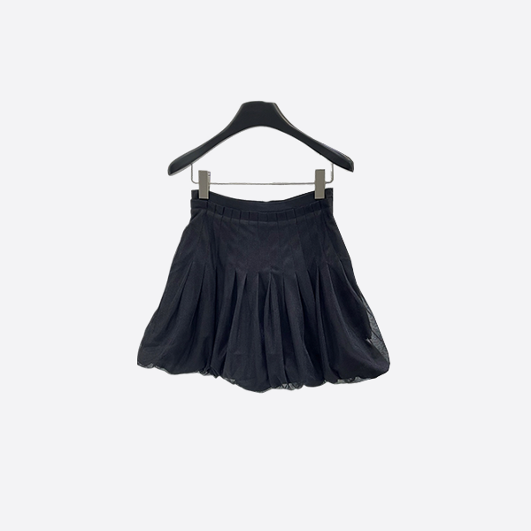 ディオールのブラックメッシュスカート