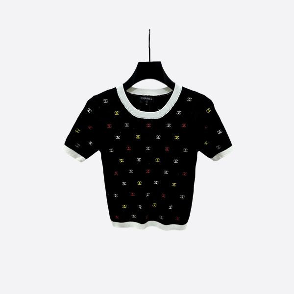 シャネルのカラフルな刺繍のダブルCニット半袖