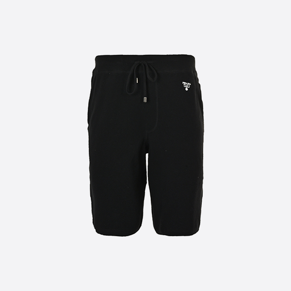 プラダ 25SS ドローストリング ショーツ。バックポケットに小さなロゴ刺繍入り。