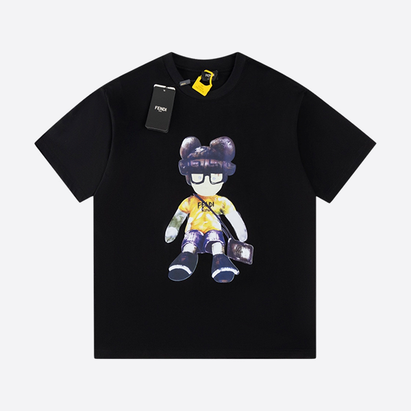 フェンディの新作プリントTシャツ