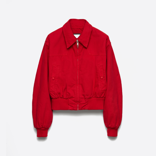 プラダの赤いクロップドジャケット