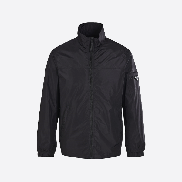 プラダのリサイクルナイロンスタンドカラージャケット