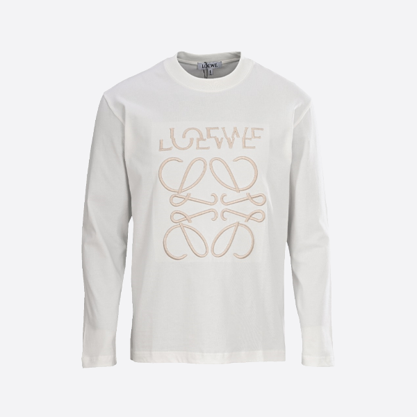 ロエベのロゴがずれた3D刺繍の長袖Tシャツ