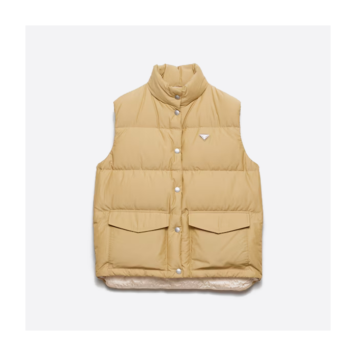 プラダのブラウンベストジャケット