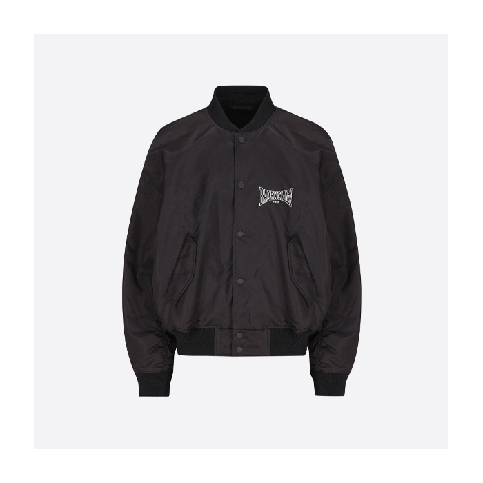 バレンシアガのフライトキルティングジャケット