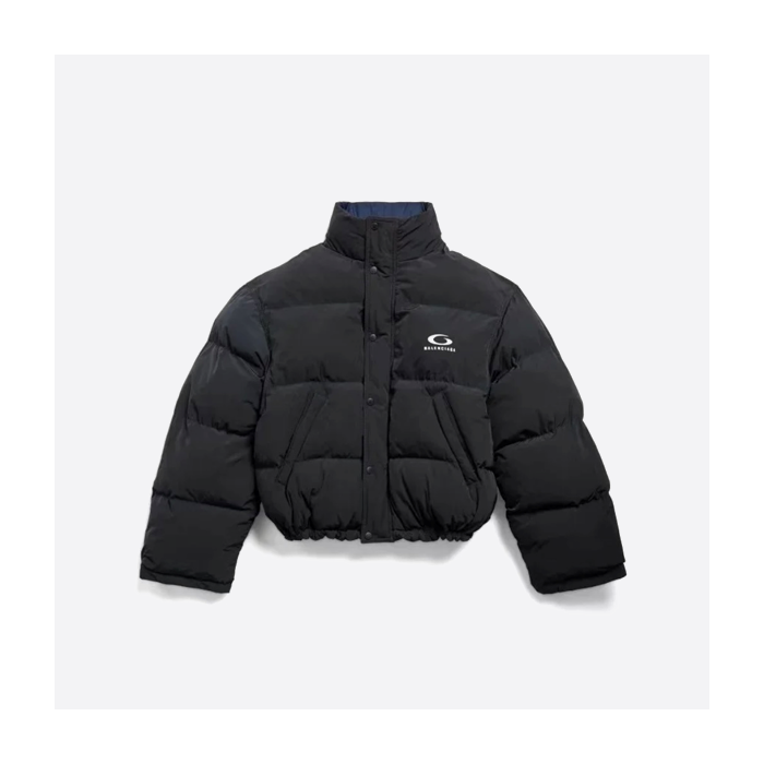 バレンシアガの安全ピン付きダブルフェイスパデッドジャケット