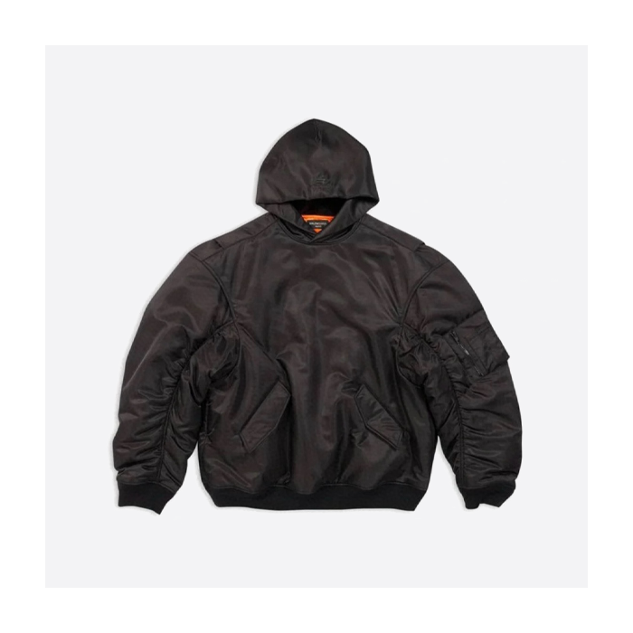 バレンシアガのフード付きプルオーバージャケット