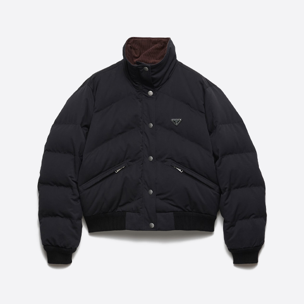 プラダ メタルトライアングルロゴ ダウンジャケット