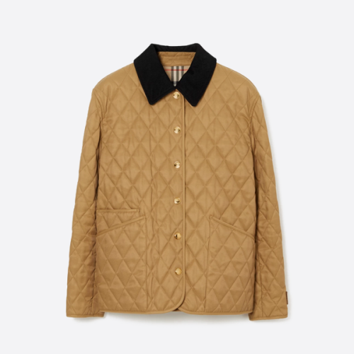 アプリコットカラーのバーバリーダイヤモンドキルティングジャケット